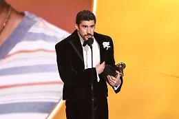 Grammy nel segno di Bad Bunny e delle proteste anti-ICE. Trump "Show inguardabile"