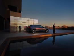 La nuova Mazda CX-6e debutta al MAXXI tra arte, visione e innovazione