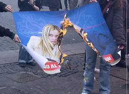 Corteo a Roma, bruciate immagini con Meloni e Nordio