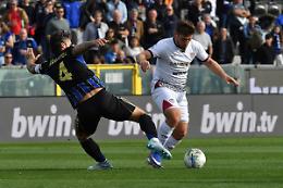 Il Pisa in dieci piega 3-1 il Cagliari, doppietta di Caracciolo