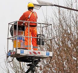 &laquo;Punti luce carenti in citt&agrave;, troppe le strade a rischio&raquo;