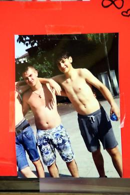 &laquo;Bacio nel vento&raquo;: il ricordo tra foto e frasi degli amici