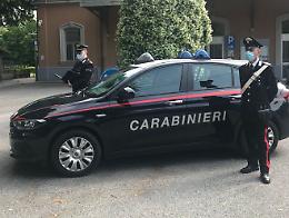 In 60 fra grida, musica a tutto volume e bottiglie rotte: raid dei carabinieri