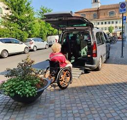 Disabili delusi, anche la fioriera diventa ostacolo