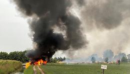Si incendia un trattore: a fuoco campo coltivato