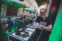 Giù la puntina, su il volume con i dj del vinile