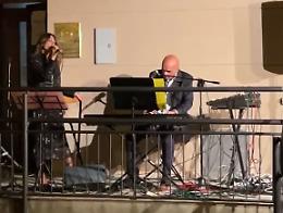 "Notti magiche", piazza Wojtyla gremita per l'omaggio a Franco Battiato