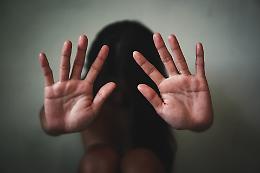«Tu sei mia», stalkerizzata e violentata: l'ex compagna in aula racconta l'incubo