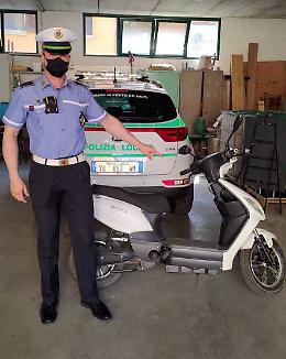 Scooter irregolare in strada: multa da 900 euro