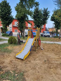 Nuovo parco giochi a Regona, il sindaco Moggi: «Impegni mantenuti»