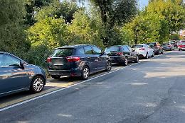 Crema, ciclabili occupate dalle auto: bici in mezzo alla strada