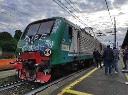 In attesa del treno a Crema, ragazza di 19 anni colpita alla testa: è grave