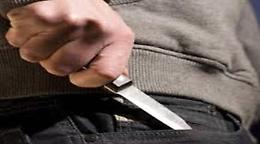 Rapinò la cassiera del Penny minacciandola col coltello, condannato