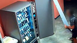 Furti ai distributori automatici: altri 12 colpi attribuiti al ladro seriale