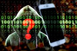Sms truffa: “Il tuo pacco è in consegna”. Così gli hacker svuotano i conti correnti
