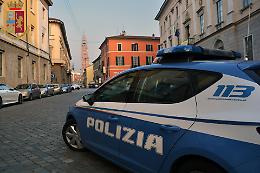 Ruba all'Esselunga e spintona il vigilantes, giovane in carcere