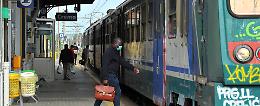 Treni, passaggio a livello danneggiato. Raffica di ritardi