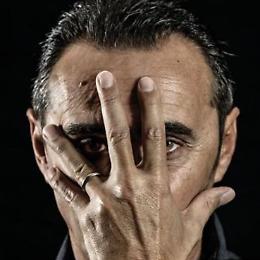 Giuseppe Giacobazzi in "Noi, mille volti e una bugia" spettacolo teatrale