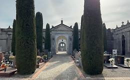 Al cimitero intonaci e bagno pubblico: al via i lavori