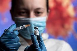 Covid, in Lombardia 11.136 nuovi casi e 76 decessi: ma i ricoveri calano