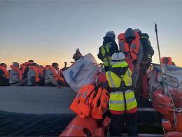 Migranti: gommone speronato da barca libica, 3 dispersi
