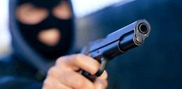 Pistola in faccia al barista e viso coperto: arrestato 20enne di Isola Dovarese