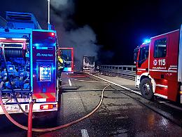 Mezzo pesante in fiamme sull'A21