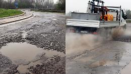 La pioggia dopo la siccit&agrave;, ora il flagello sono le buche