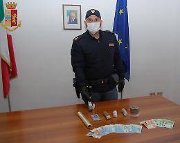 Dosi nascoste nella biancheria intima, a casa mezzo chilo di hashish: arrestato 19enne
