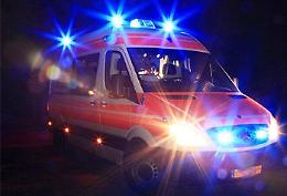 Si accascia alla festa in piazza: salvato dai soccorritori