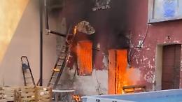 Fiamme dal forno, distrutto un appartamento