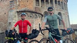 In bici 1.300 chilometri fra le città simbolo dell’Ue