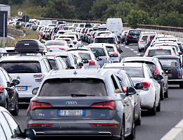 Scatta l'esodo estivo, fine settimana da bollino nero