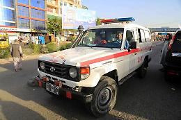 Attentato kamikaze davanti ambasciata russa a Kabul, 25 morti