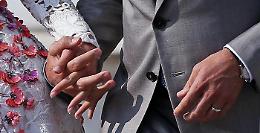 Raggira il pensionato per farsi sposare, ma i CC sventano l'inganno