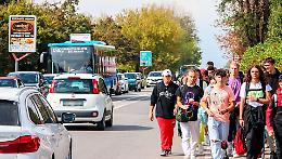 «L’invasione degli studenti paralizza il traffico in città»