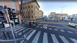 Ubriaco, abbatte il semaforo tra via Dante e via Stauffer: denuncia e ritiro della patente