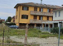 Degrado: topi, bisce e ragni in via Kennedy nel terreno incolto