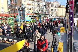 Il corteo delle Forze armate anima piazze e vie