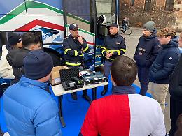 Educazione stradale, a lezione di sicurezza dagli agenti della Polstrada