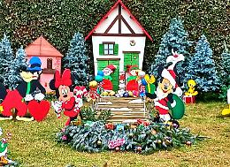 Disneyland in miniatura sul naviglio, bambini felici