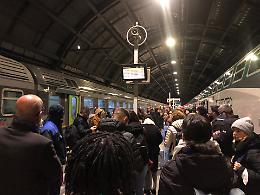Cancellato il treno delle 17.15 da Milano a Cremona, disagi in stazione