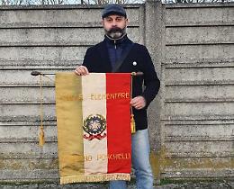 Ex scuole elementari: dalla storia rispunta il vecchio labaro