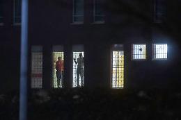 Brucia materasso in cella al Beccaria, tre agenti intossicati