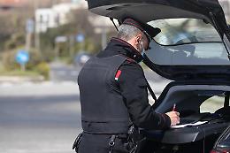 Va in caserma in auto senza avere la patente, beccato e denunciato