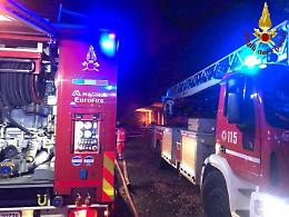 Incendio in un casolare di campagna: vigili del fuoco impegnati per 4 ore