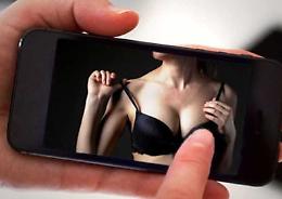 Revenge porn, la moglie tradita: «Il video di mio marito e l'amante l'ho mandato solo a due amiche»