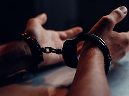 Processo ai vigili «sceriffi»: «Io ammanettata in strada, mi sembrava tutto surreale»