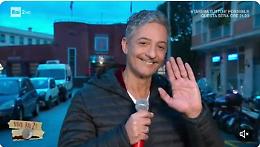 Fiorello, l'omaggio a Costanzo sulle note di Se telefonando