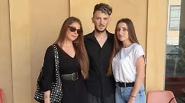 Le amiche di Luca: «Barcollava, era in un lago di sangue»